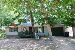 146 Holiday Island Dr, Eureka Springs, AR 72631