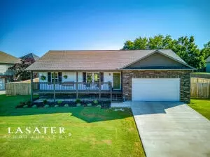 1209 W Holt Ave, Harrison, AR 72601
