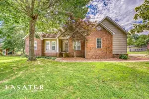 1606 Crestwood Dr, Harrison, AR 72601