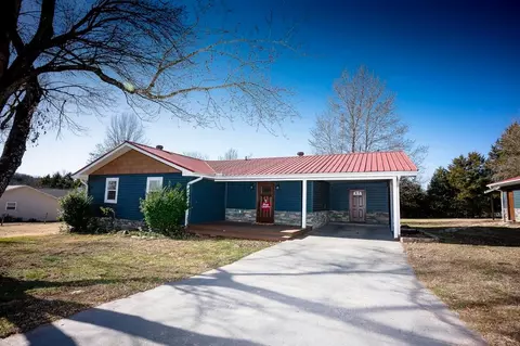 108 S Walnut St, Lead Hill, AR 72644