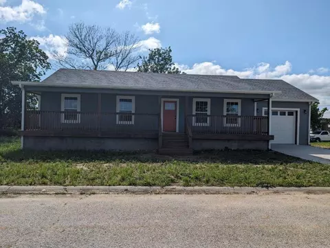 300 Forest Ave, Green Forest, AR 72638