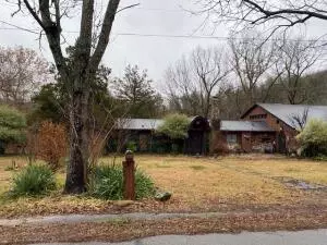 7979 Cottonwood Rd, Harrison, AR 72601