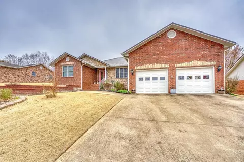 304 Pebble Beach Dr, Harrison, AR 72601