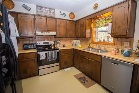Kitchen - 124 Rose Oneill Dr, Branson, MO 65616 photo 2 of 4