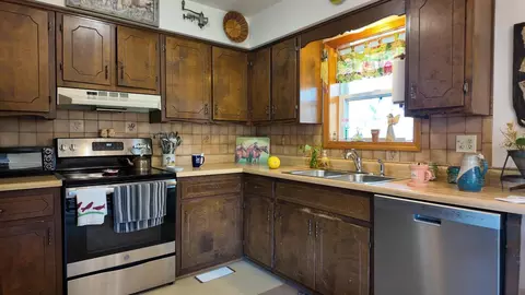 Kitchen - 124 Rose Oneill Dr, Branson, MO 65616 photo 4 of 4