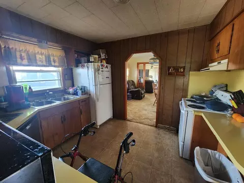 Kitchen - 224 May St, Harrison, AR 72601 photo 2 of 2