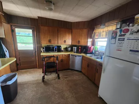 Kitchen - 224 May St, Harrison, AR 72601 photo 1 of 2