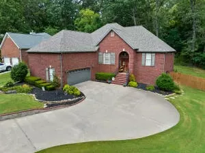 2721 Taylor Dr, Harrison, AR 72601