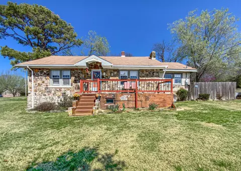 202 E Mountain Ave, Berryville, AR 72616