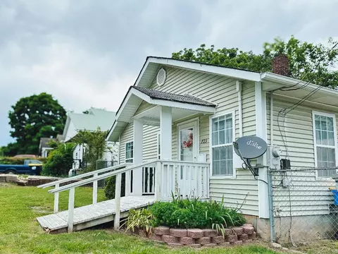 723 E Argyle, Harrison, AR 72601 photo 2