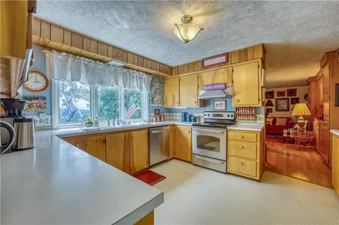 Kitchen - 2811 N Harmon Rd, Harrison, AR 72601 photo 3 of 3