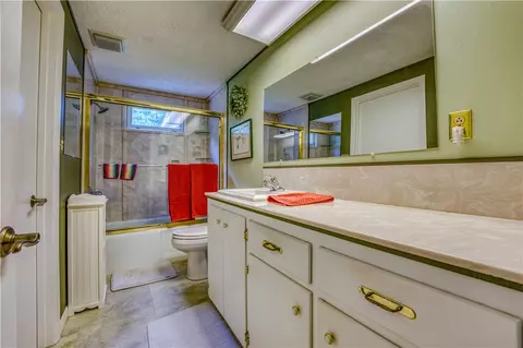 Bath - 2811 N Harmon Rd, Harrison, AR 72601 photo 1 of 4