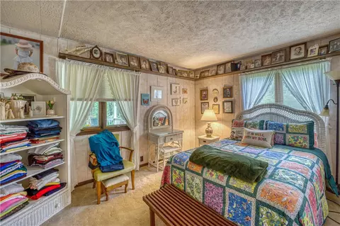 Bedroom - 2811 N Harmon Rd, Harrison, AR 72601 photo 2 of 5