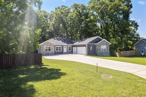 300 Three Pines Cir, Reeds Spring, MO 65737