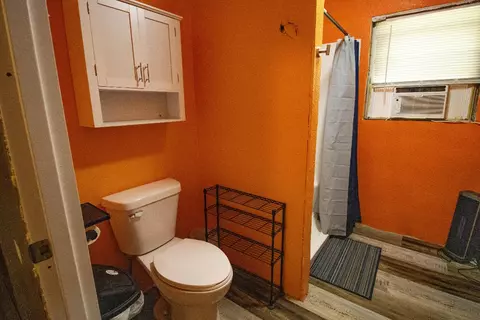 Bath - Hc 33 Box 45, Compton, AR 72624 photo 3 of 5