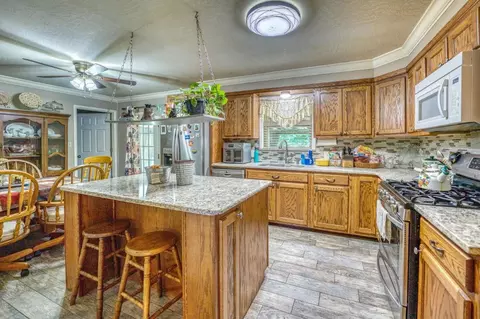 Kitchen - 207 Glenview St, Harrison, AR 72601 photo 2 of 7
