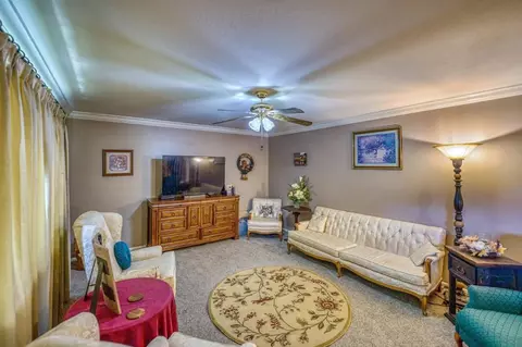 Living - 207 Glenview St, Harrison, AR 72601 photo 1 of 1