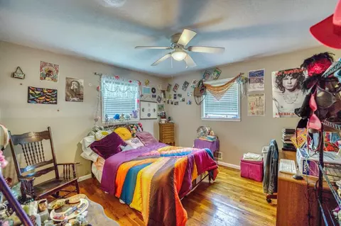 Bedroom - 207 Glenview St, Harrison, AR 72601 photo 3 of 3