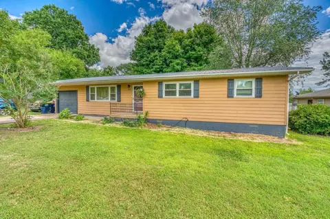 Exterior - 207 Glenview St, Harrison, AR 72601 photo 2 of 9