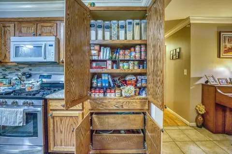 Kitchen - 207 Glenview St, Harrison, AR 72601 photo 7 of 7