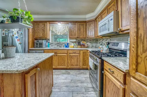Kitchen - 207 Glenview St, Harrison, AR 72601 photo 1 of 7