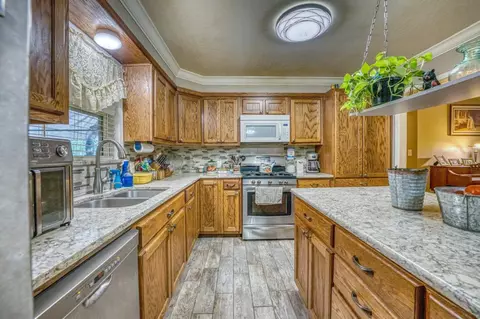 Kitchen - 207 Glenview St, Harrison, AR 72601 photo 4 of 7