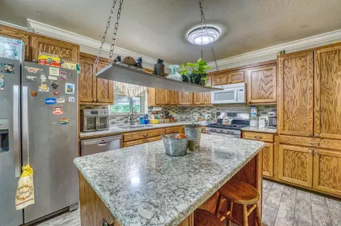 Kitchen - 207 Glenview St, Harrison, AR 72601 photo 5 of 7