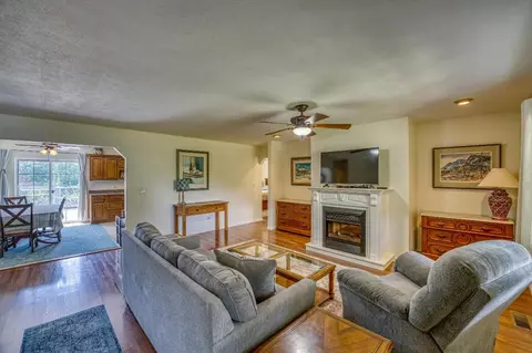 10447 Sutton Pl, Harrison, AR 72601 photo 2