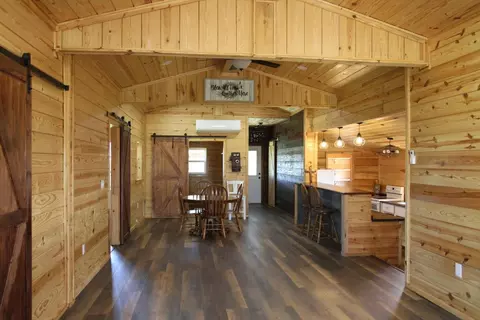 Entry Way - 7968 Ar 7, Jasper, AR 72641 photo 1 of 3