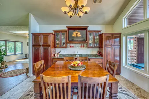 Dining - 2539 N Ridgeway Loop, Harrison, AR 72601 photo 2 of 3