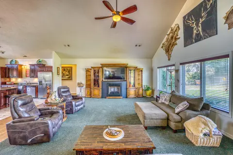 Living - 2539 N Ridgeway Loop, Harrison, AR 72601 photo 4 of 4