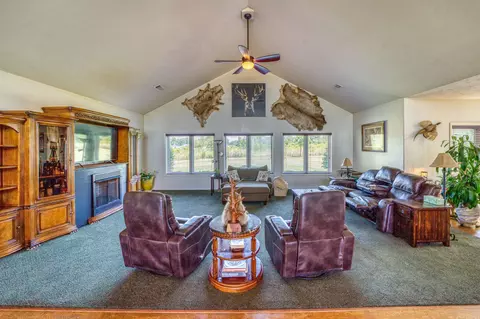Living - 2539 N Ridgeway Loop, Harrison, AR 72601 photo 2 of 4
