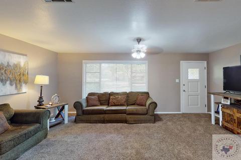 2305 E Avenue B, Hooks, TX 75561 photo 2