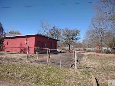 201 Rex Ave Hooks Tx 75501, Hooks, TX 75561 photo 2