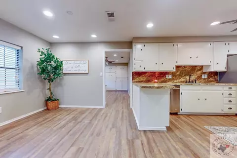 1303 E Avenue A Hooks Tx 75561, Hooks, TX 75561 photo 8