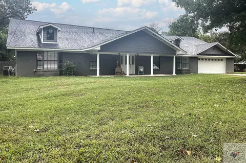 1303 E Avenue A Hooks Tx 75561, Hooks, TX 75561 photo 2