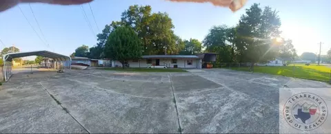 3 E Avenue B, Hooks, TX 75561 photo 1