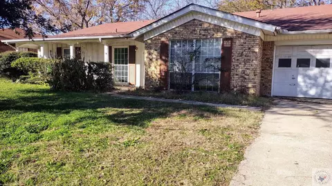 1303 E 30th St, Texarkana, AR 71854 photo 2