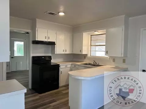 203 E 7th, Hooks, TX 75561 photo 4