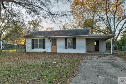 203 E 7th, Hooks, TX 75561 photo 1