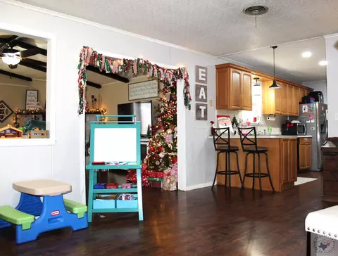 601 E 9th St, Hooks, TX 75561 photo 8