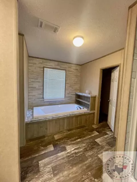 101 E Ave E Hooks Tx 75561, Hooks, TX 75561 photo 9