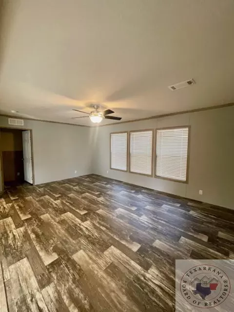 101 E Ave E Hooks Tx 75561, Hooks, TX 75561 photo 6