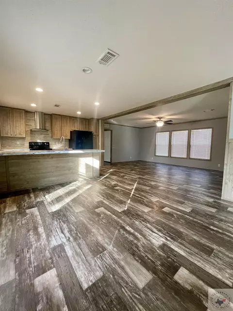 101 E Ave E Hooks Tx 75561, Hooks, TX 75561 photo 4