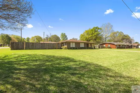 112 E Ave I, Hooks, TX 75561 photo 2