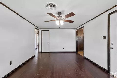 112 E Ave I, Hooks, TX 75561 photo 5