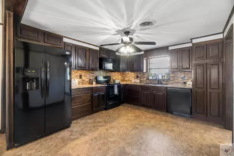 112 E Ave I, Hooks, TX 75561 photo 9