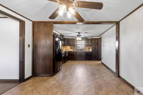 112 E Ave I, Hooks, TX 75561 photo 6