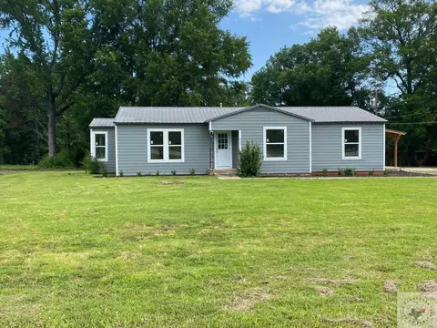 723 E Front St, De Kalb, TX 75559 photo 1