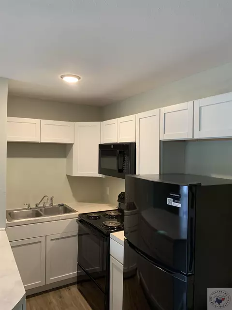 Kitchen - 2001 E 20th Hooks Tx 75561, Hooks, TX 75561 photo 6 of 7